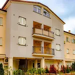 Botic Apartment *
