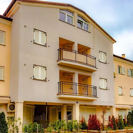 Botic Apartment *